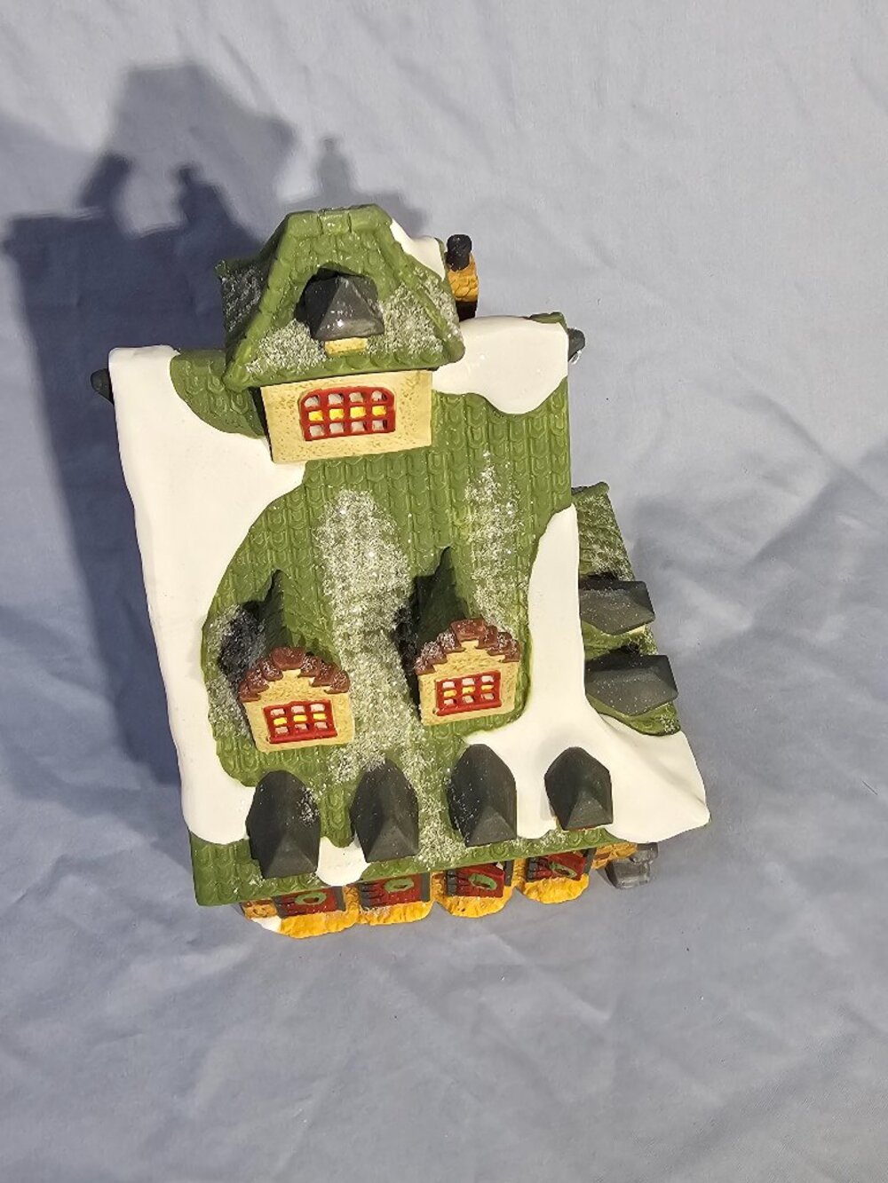 Department 56 Heritage Village North Pole Series "Reindeer Barn" w/ Original Box